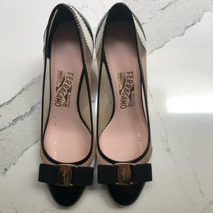 Pre❤️ Ferragamo ZigZag Mesh Vera Pump